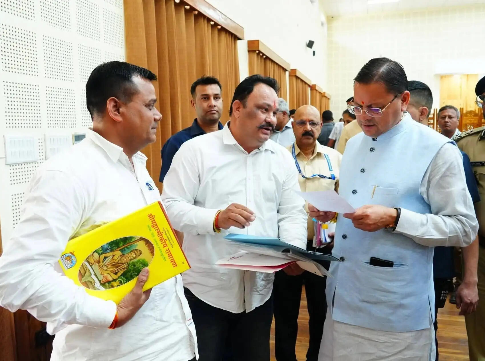 मुख्यमंत्री धामी ने सुनी जनता की समस्याएं, त्वरित कार्रवाई के दिए निर्देश