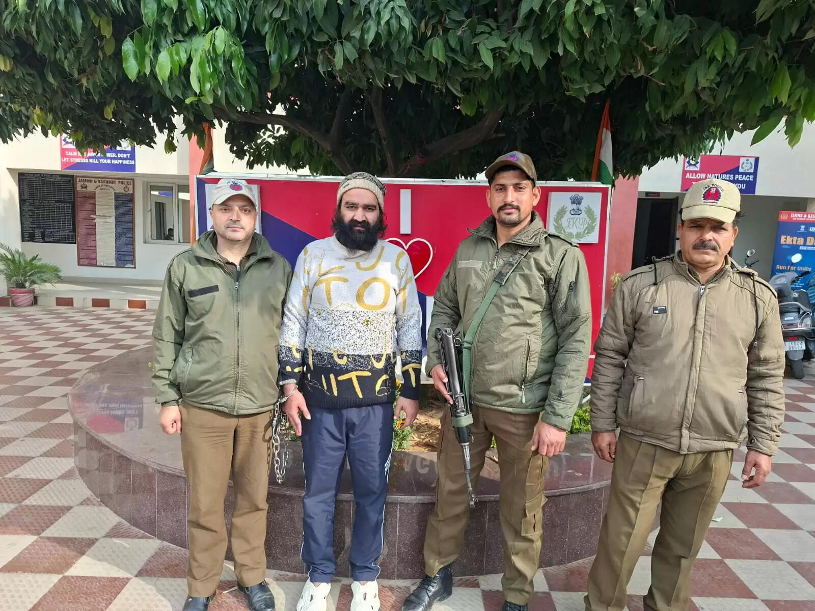 स्वदेशी मेला स्थानीय कारीगरों को सशक्त करेगा, आत्मनिर्भर जम्मू-कश्मीर का निर्माण करेगा: अशोक कौल