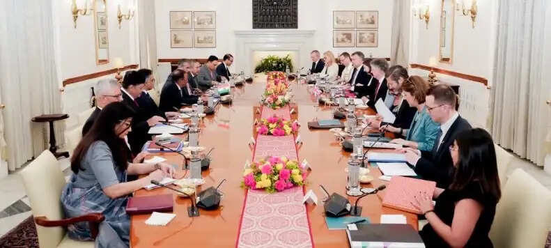 भारत-ब्रिटेन वार्षिक रणनीतिक संवाद में रक्षा एवं रणनीतिक सहयोग पर चर्चा