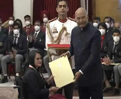 नीरज चोपड़ा, सुमित अंतिल समेत 12 खिलाड़ी खेल रत्न से सम्मानित, 35 को मिला अर्जुन पुरस्कार
