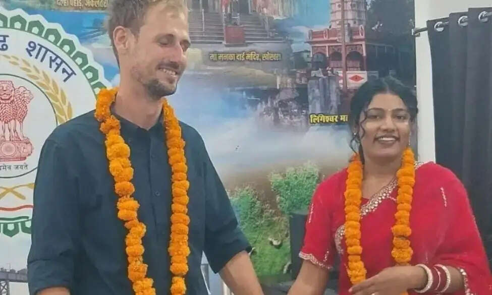 जांजगीर की क्रिस्टीना ने नीदरलैंड के क्रिस्टीयान से रचाई शादी, प्रेम की अनोखी कहानी बनी चर्चा का विषय