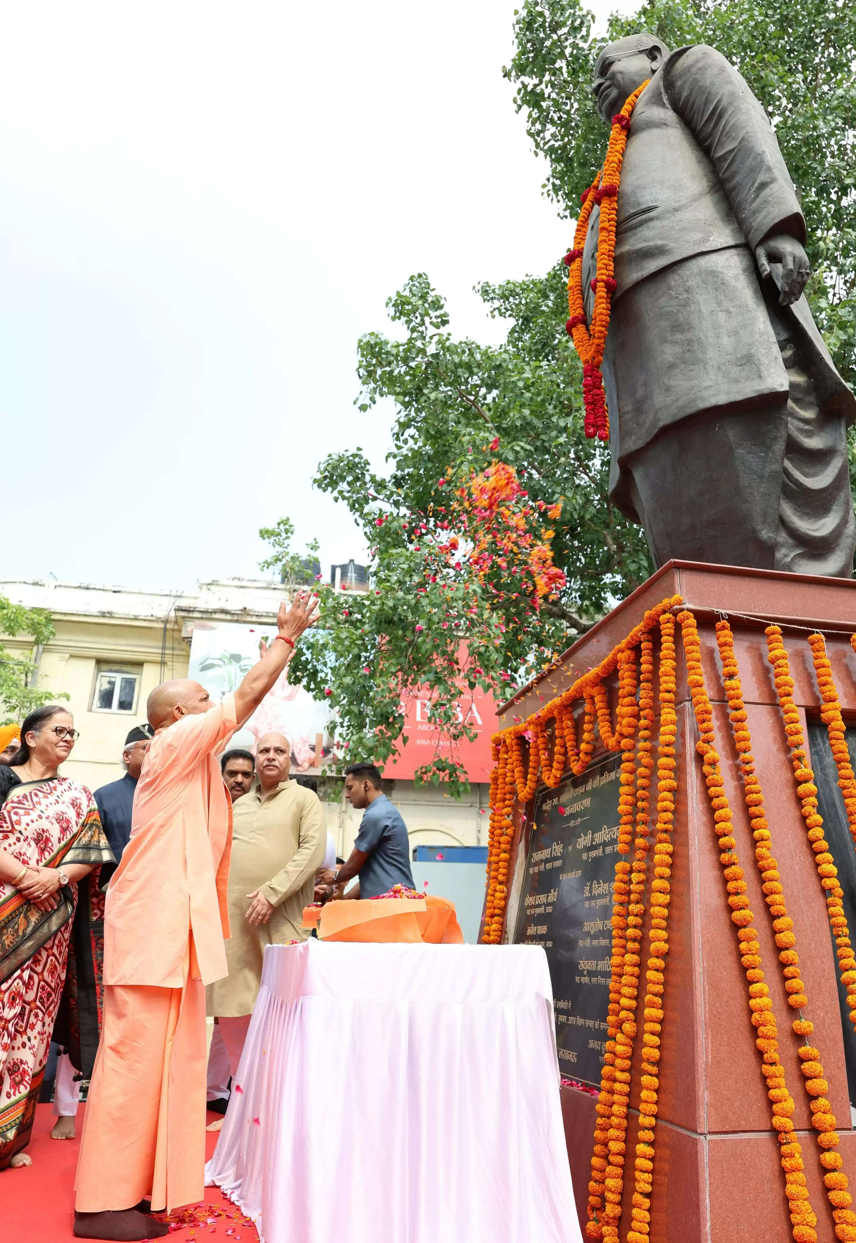 लालजी टंडन ने 7 दशक तक राजनीति में अपनी मजबूत पहचान बनाकर रखी : सीएम योगी
