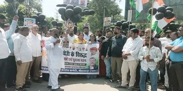 ‘वोट चोरी’ के आरोपों पर भीलवाड़ा में कांग्रेस का प्रदर्शन, गांधी भवन से कलेक्ट्रेट तक मार्च