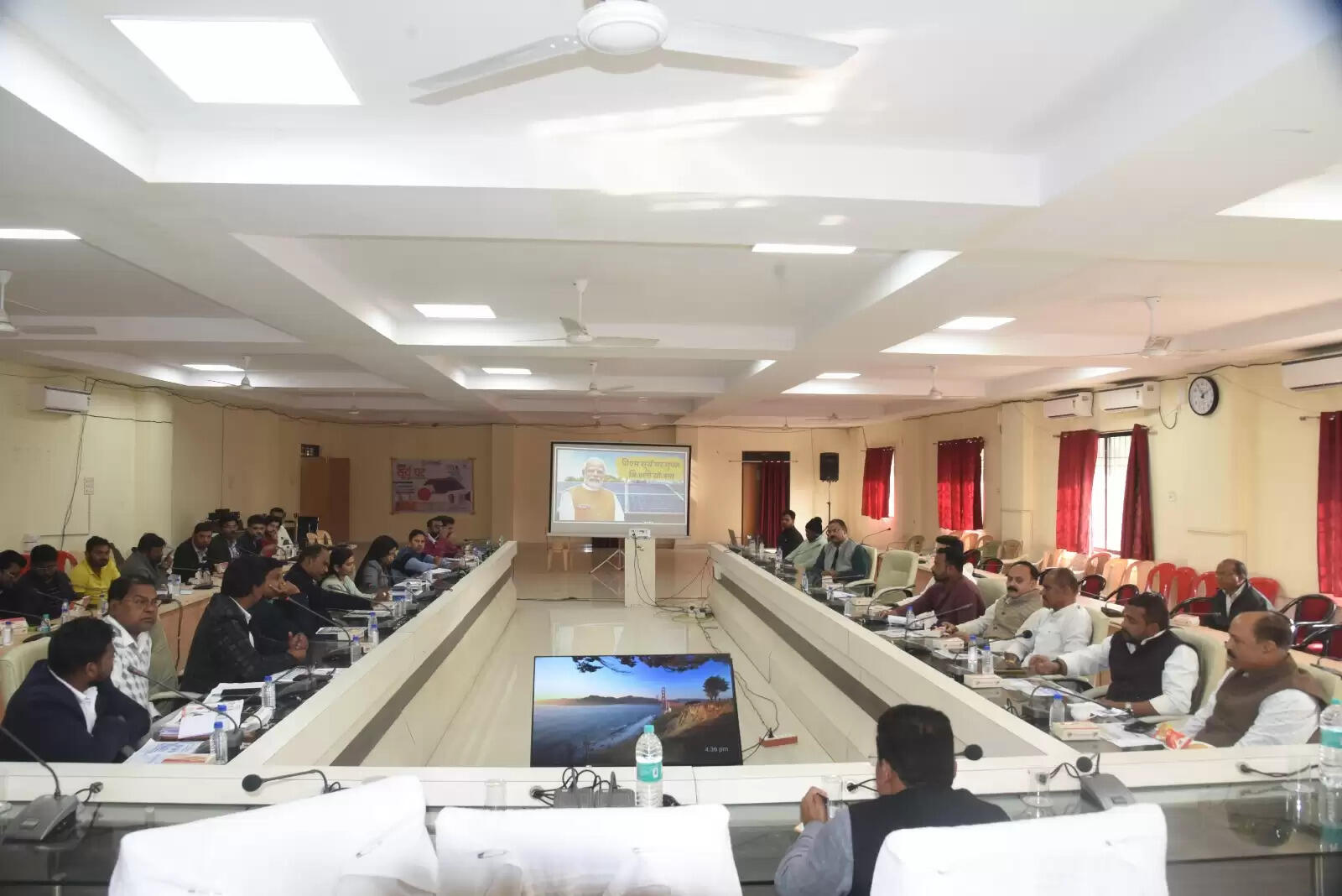 अंबिकापुर: पीएम सूर्य घर मुफ्त बिजली योजना को गति देने कार्यशाला, अधिक से अधिक लाभार्थियों तक योजना पहुँचाने पर जोर