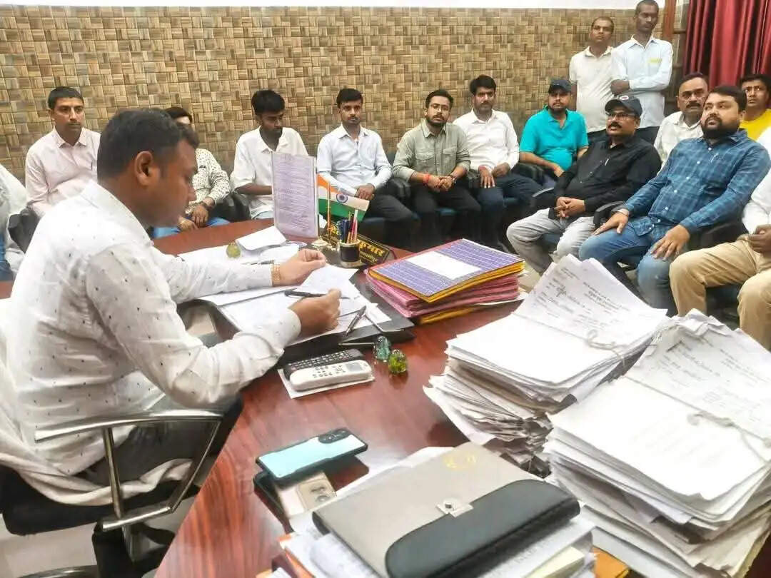 गैस वितरक एजेंसियों के साथ महत्वपूर्ण बैठक