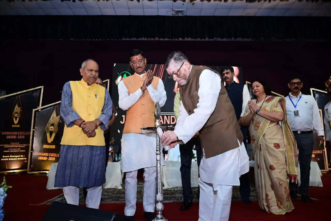 निरंतर परिश्रम और सकारात्मक सोच से किसी भी लक्ष्य की प्राप्ति : राज्यपाल