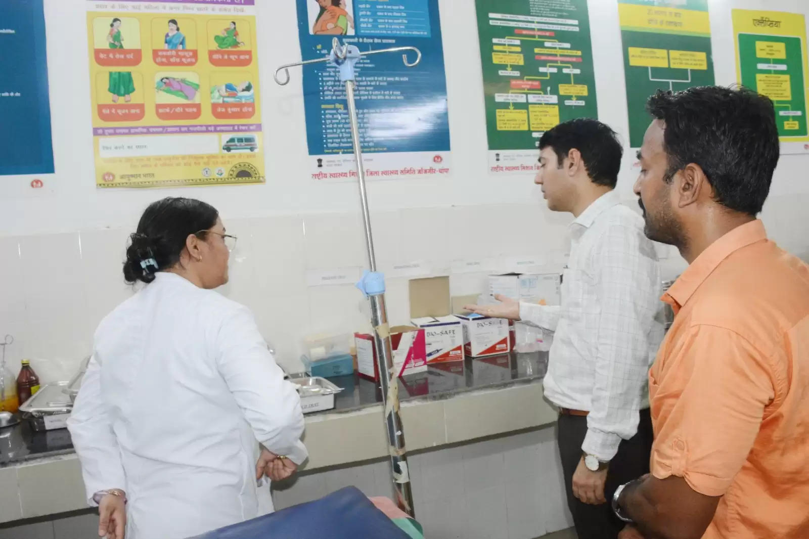 जांजगीर: कलेक्टर ने किया प्राथमिक स्वास्थ्य केंद्र भैंसों का औचक निरीक्षण