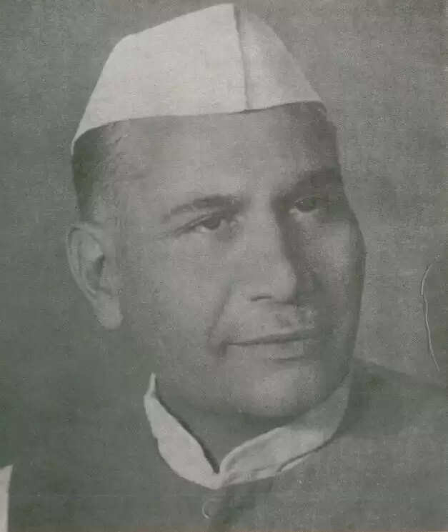 इतिहास के पन्नों में 22 फरवरीः लहरों से डरकर नौका पार नहीं होती