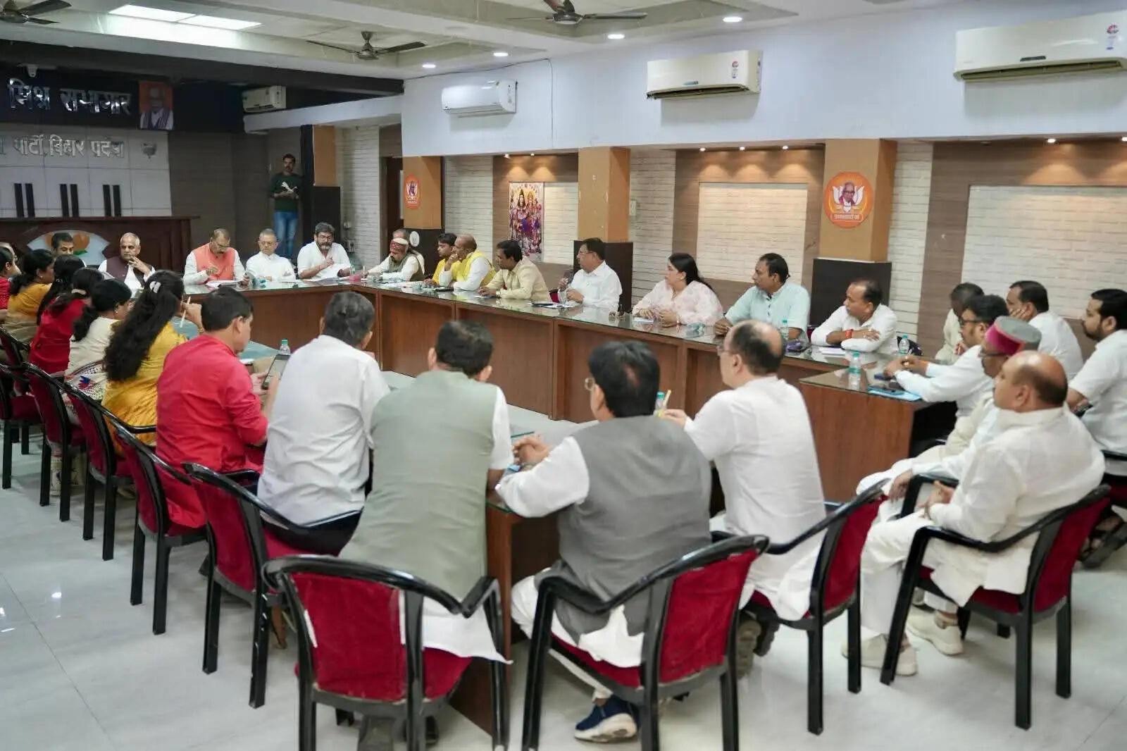 बिहार भाजपा प्रदेश अध्यक्ष संजय सरावगी ने की प्रवक्ताओं, पदाधिकारियों के साथ बैठक