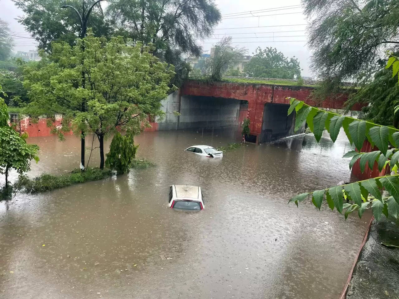 बारिश का दौर धीमा पड़ने से आमजन को मिली राहत