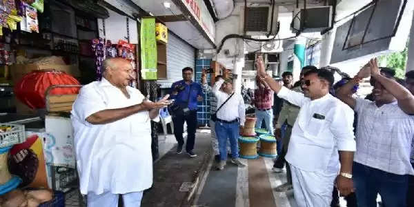 मध्य प्रदेश में भारत बंद का मिला-जुला असर, उज्‍जैन में बंद करवाई दुकान, ग्‍वालियर में स्‍कूल बंद