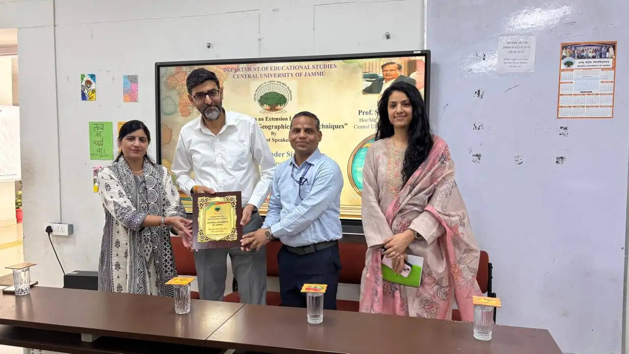 ‘शिक्षा शास्त्रार्थ फोरम’ के तहत विशेषज्ञों ने साझा की आधुनिक जीआईएस और रिमोट सेंसिंग की जानकारी