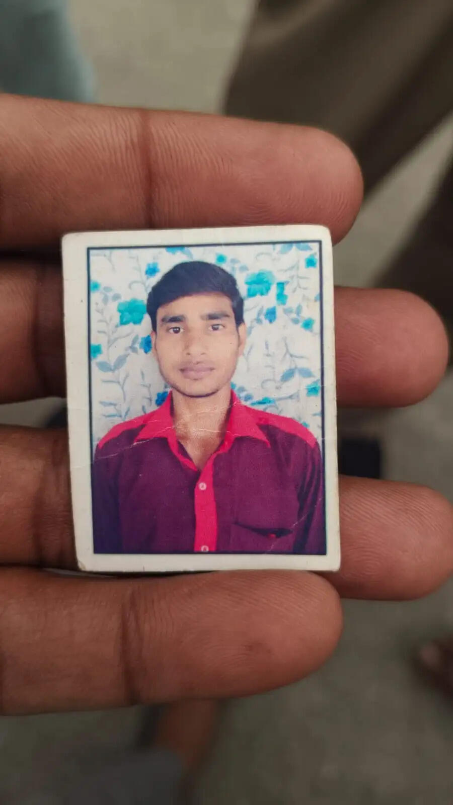 आवारा सांड के हमले से खेत में गिरा युवक, पानी में डूबने से मौत