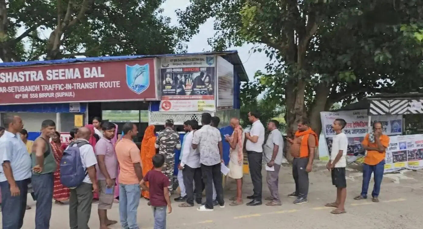 नेपाल में तनाव के मद्देनजर बिहार सीमा के भीमनगर में बायोमैट्रिक जांच हुआ अनिवार्य