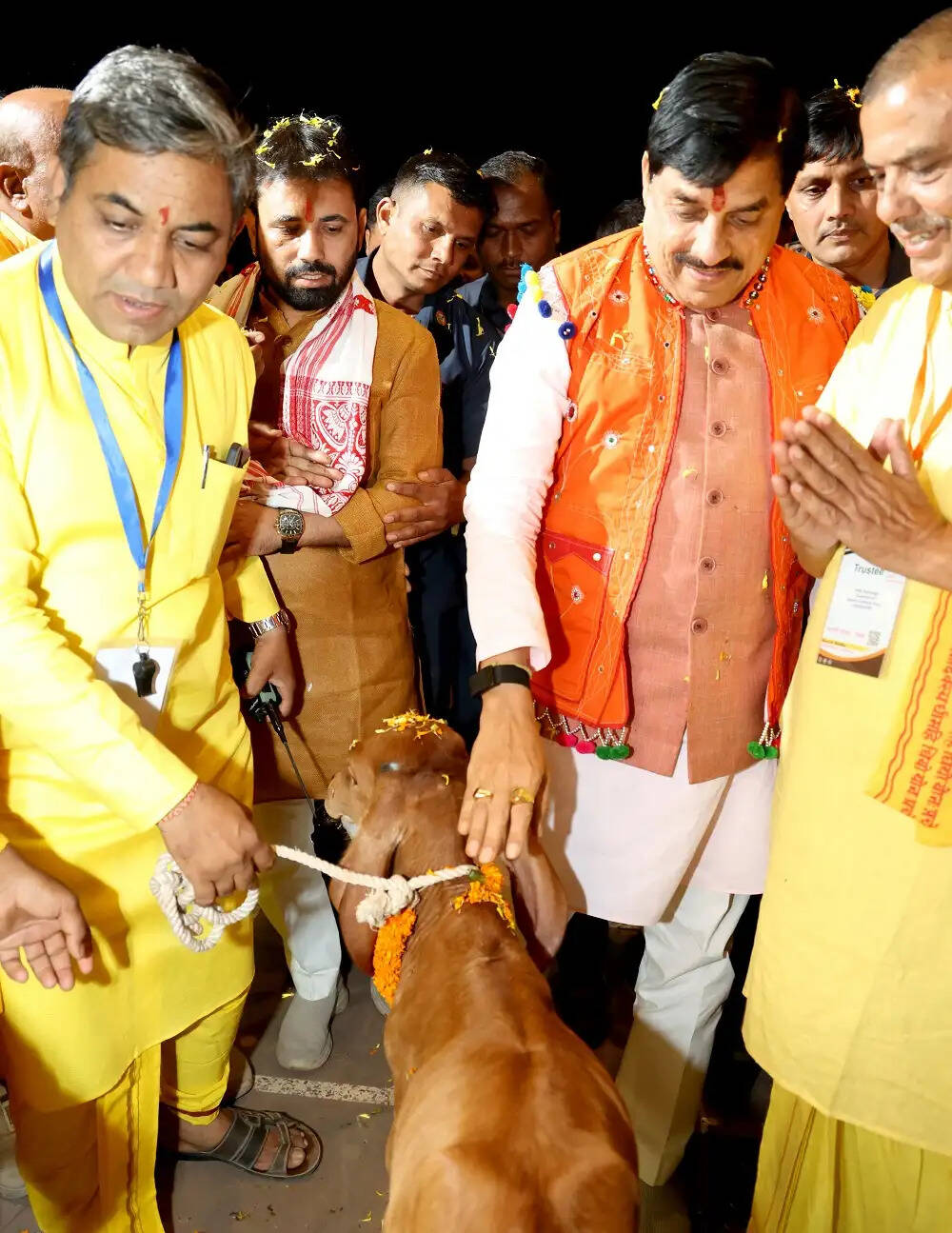 मप्रः मुख्यमंत्री डॉ. यादव ने सप्त गौ परिक्रमा मंदिर में विधि-विधान से किया गौ पूजन