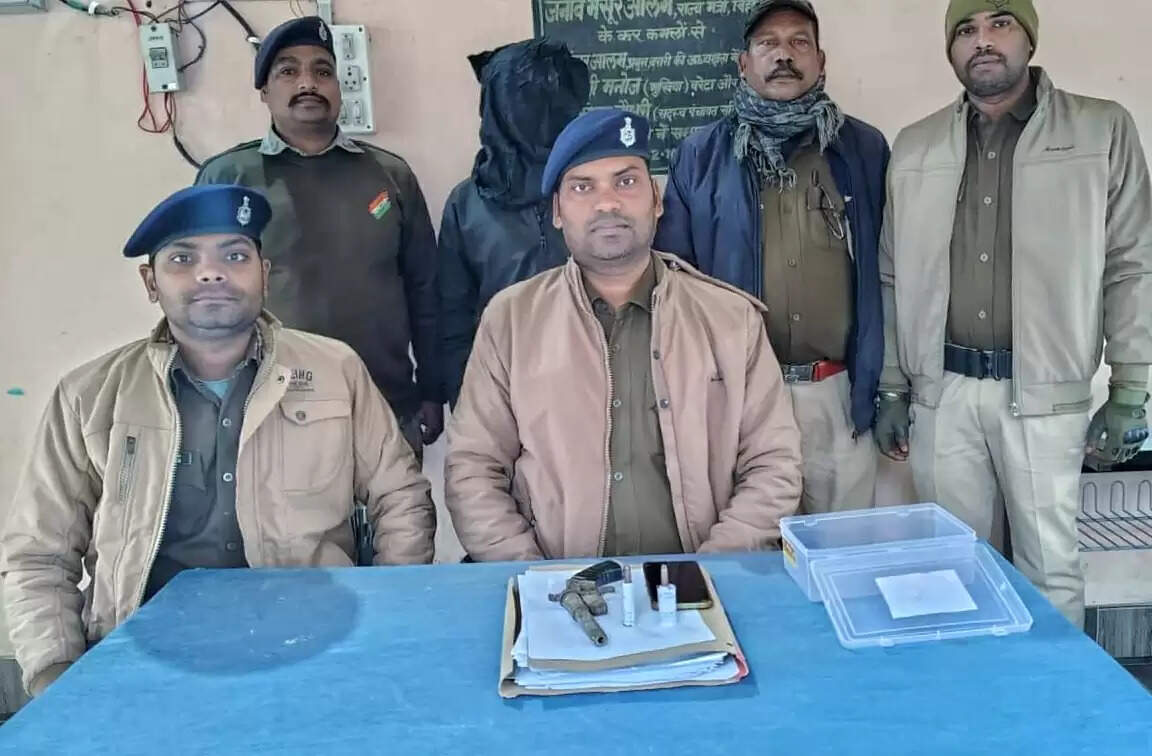 लूटकांड का आरोपी देशी कट्टा के साथ गिरफ्तार