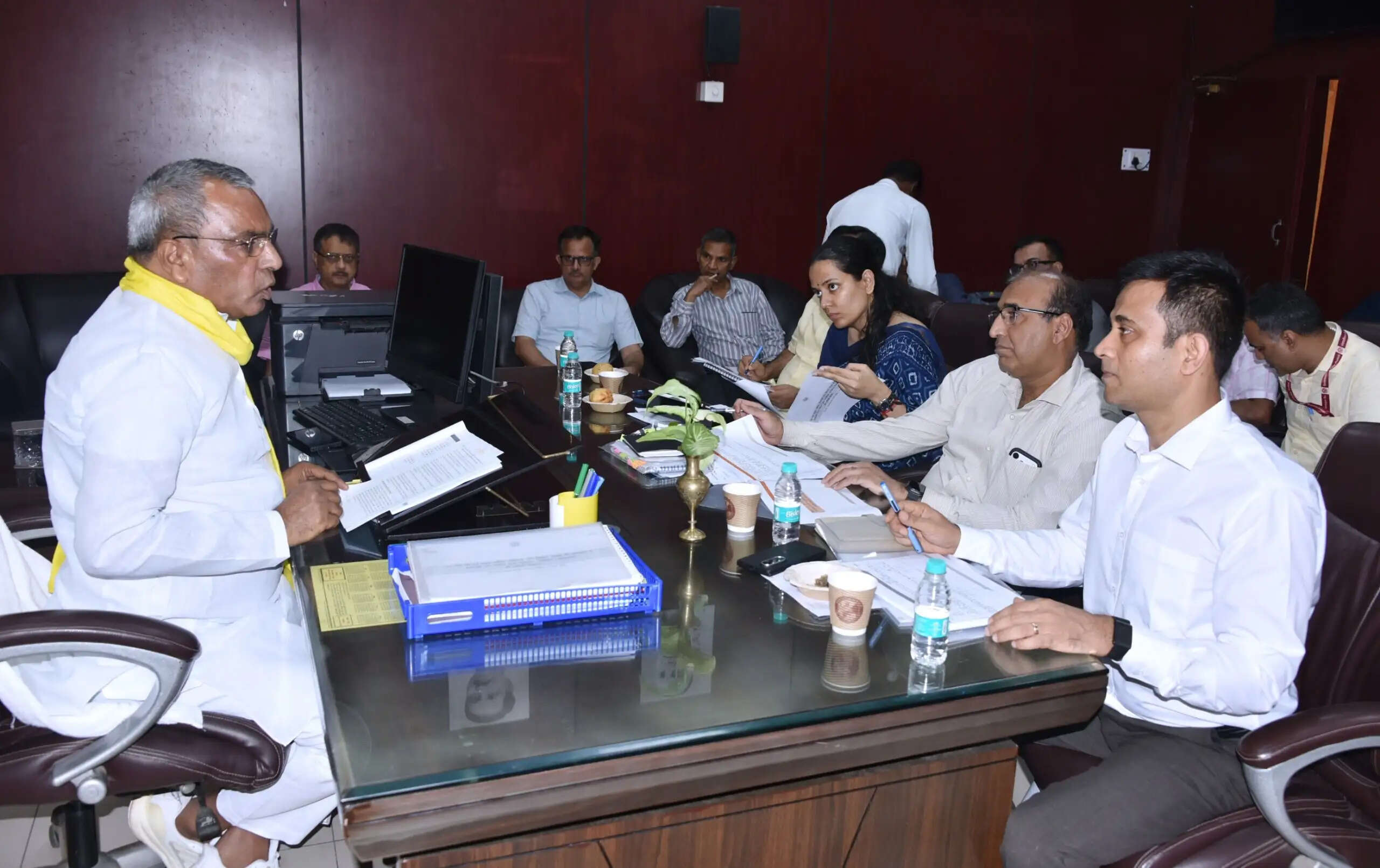 पंचायती राज मंत्री ओम प्रकाश राजभर ने विभागीय योजनाओं की समीक्षा की, दिए महत्वपूर्ण निर्देश