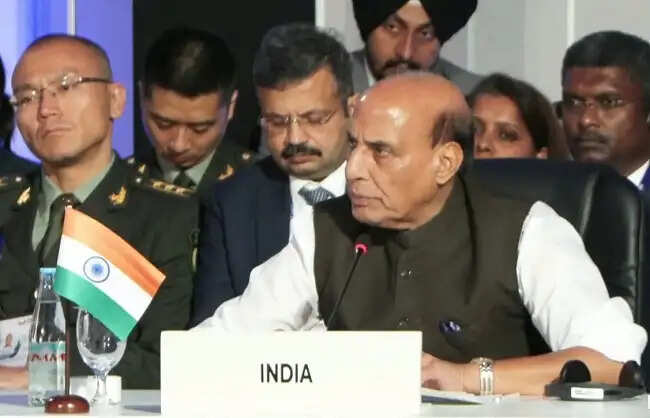 'ऑपरेशन सिंदूर'&nbsp;से और मजबूत हुई भारत की आतंकवाद के खिलाफ लड़ाई : राजनाथ