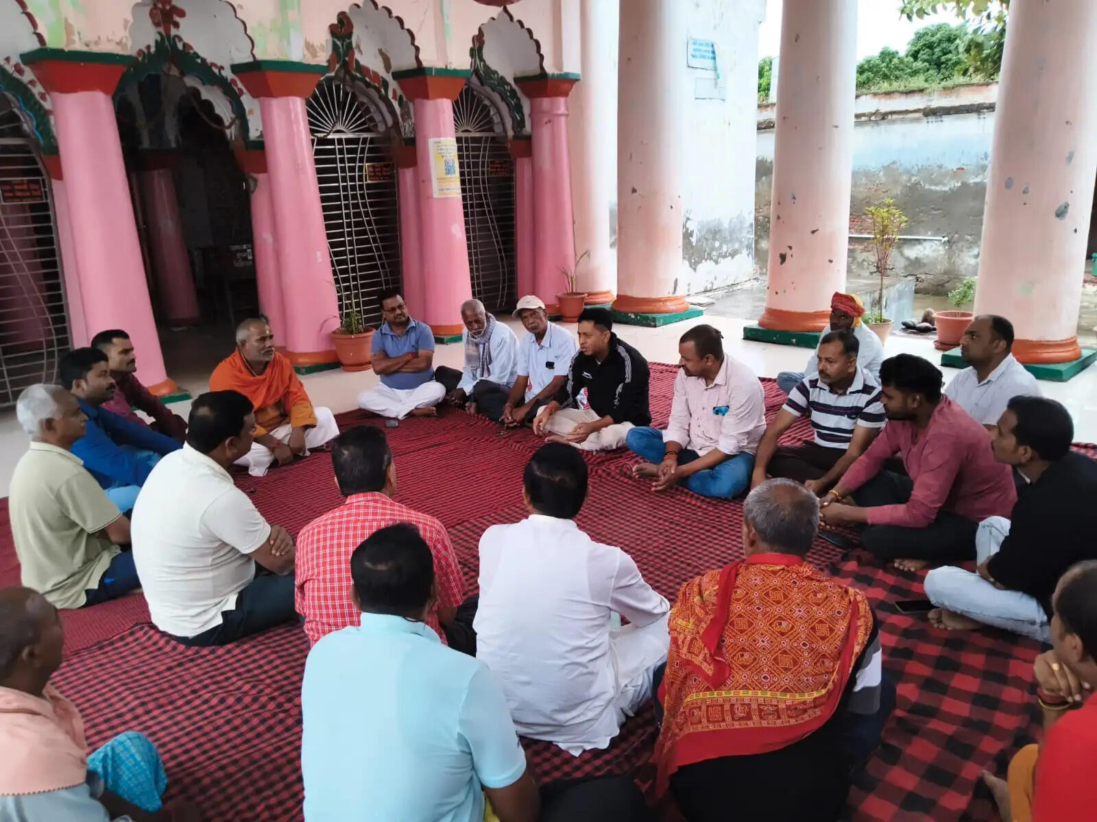 बाबा विश्वंभरनाथ मंदिर की विधि-व्यवस्था को लेकर हुई बैठक