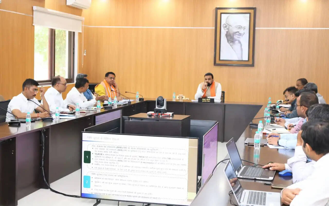 सड़कों एवं पुलों के निर्माण की गुणवत्ता और रख-रखाव में किसी प्रकार की कोताही नहीं की जाएगी बर्दाश्त : मुख्यमंत्री