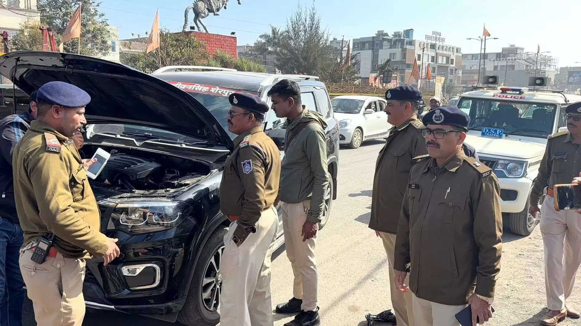 उज्जैन में सडक़ सुरक्षा अभियान: हरिफाटक चौराहे पर सख्त चेकिंग