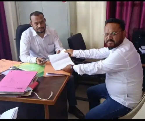 सार्वजनिक स्थानों पर स्वच्छ पेयजल की व्यवस्था की उठाई मांग