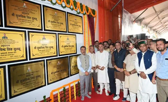 मुख्यमंत्री ने मंडी में किये 21 विकासत्मक परियोजनाओं के किए लोकार्पण एवं शिलान्यास