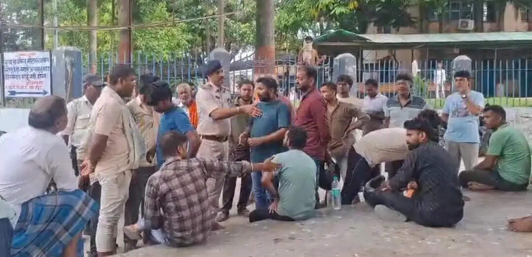 सड़क हादसे में घायल महिला की मायागंज अस्पताल में मौत