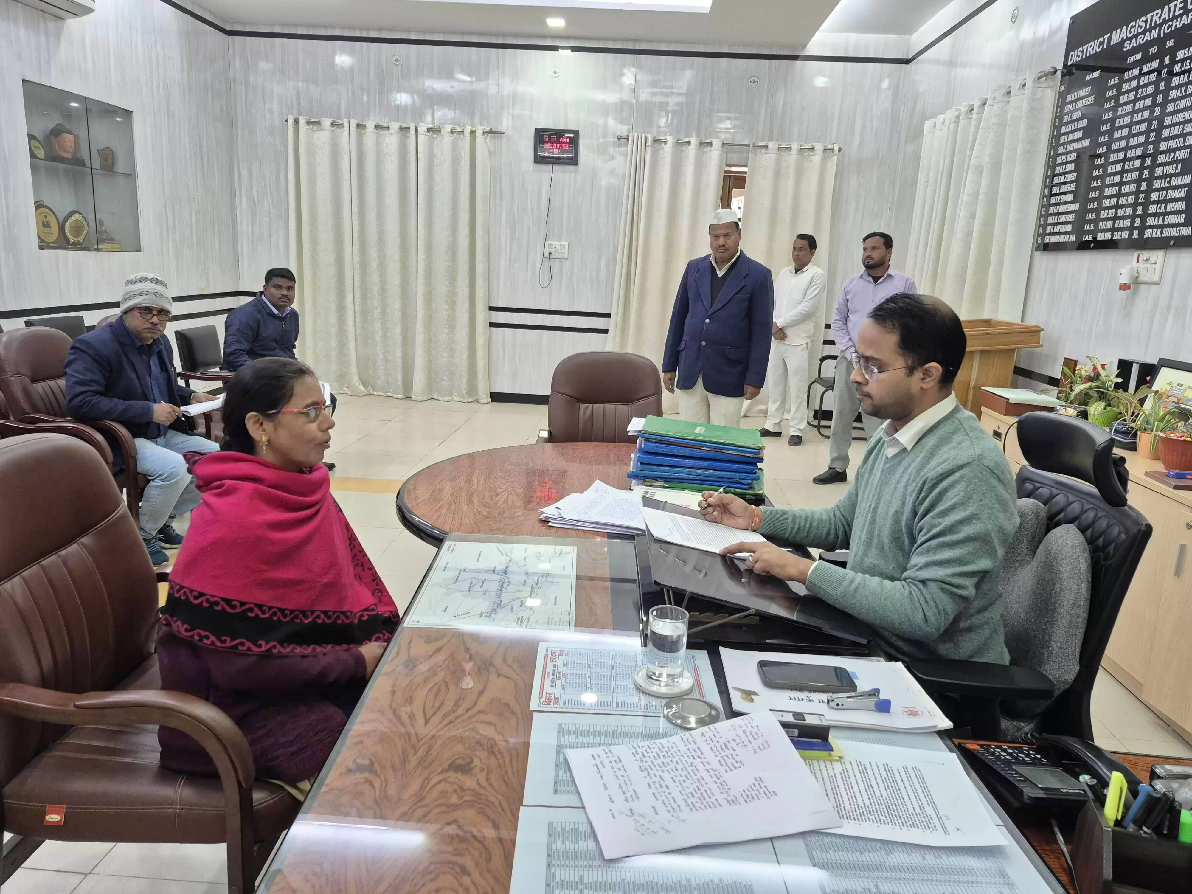 जिलाधिकारी के जनता दरबार में 45 मामलों की हुई सुनवाई