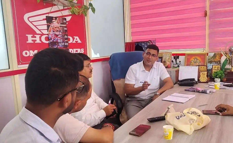 नालियों से घरों में घुसने का लगाया आरोप, जल्द समस्या के हल की उठाई मांग