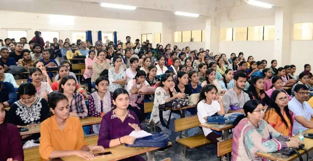 कैंपस लाइफ को पूरी तन्मयता के साथ जिएं छात्र - छात्राएं: प्रो पूनम टंडन