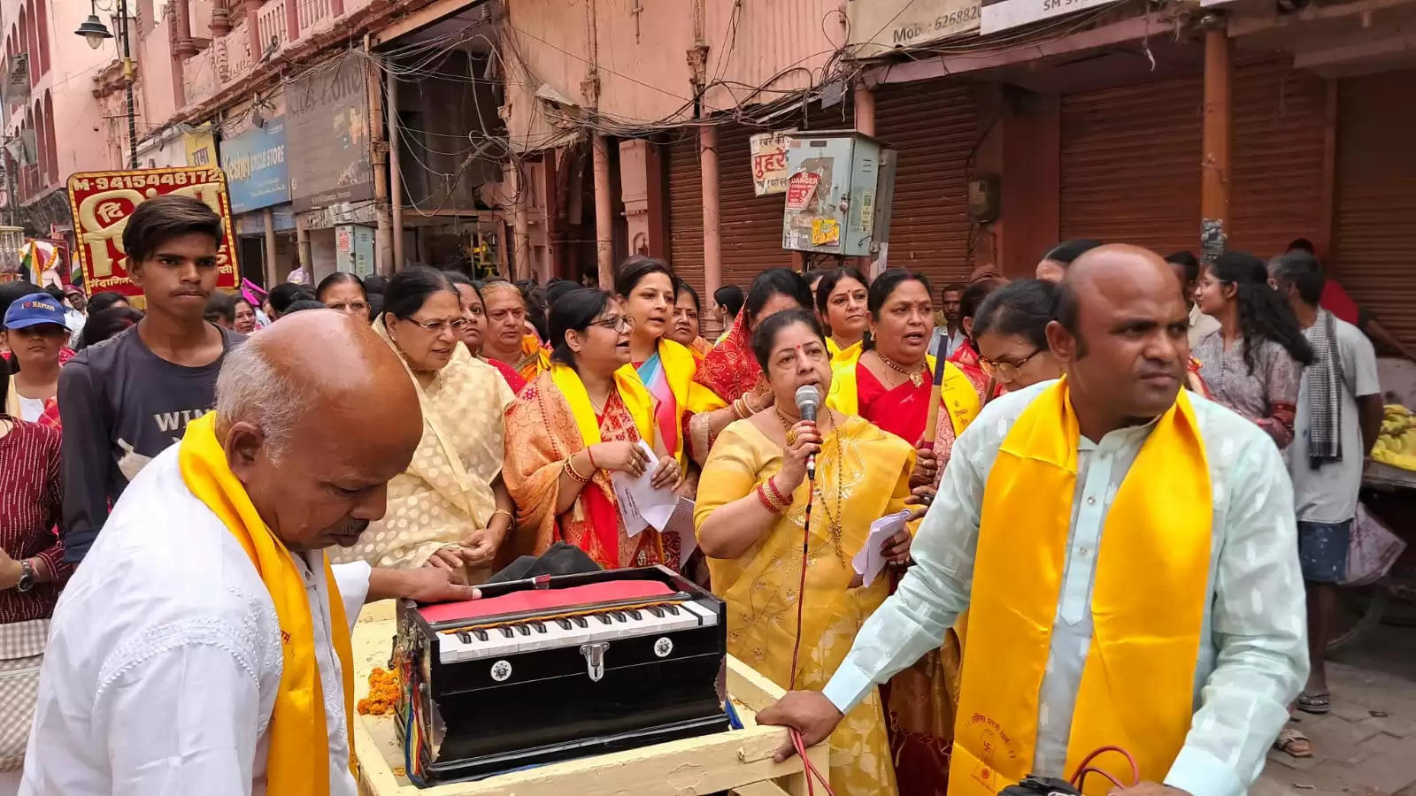 भगवान महावीर स्वामी के जन्म कल्याणक पर निकली भव्य शोभायात्रा,राह में पुष्पवर्षा