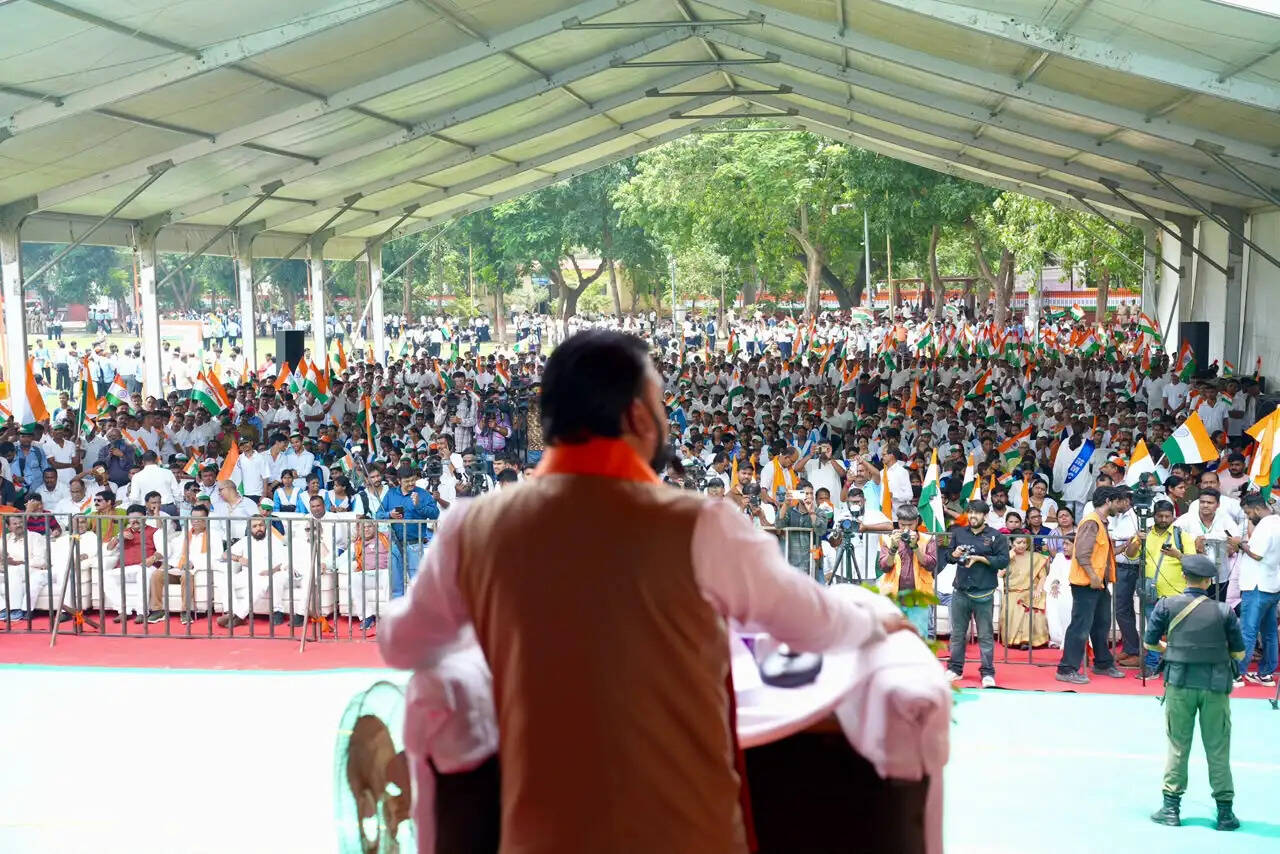 तिरंगे की गरिमा एवं सम्मान की रक्षा करना युवा पीढ़ी का दायित्व : मुख्यमंत्री