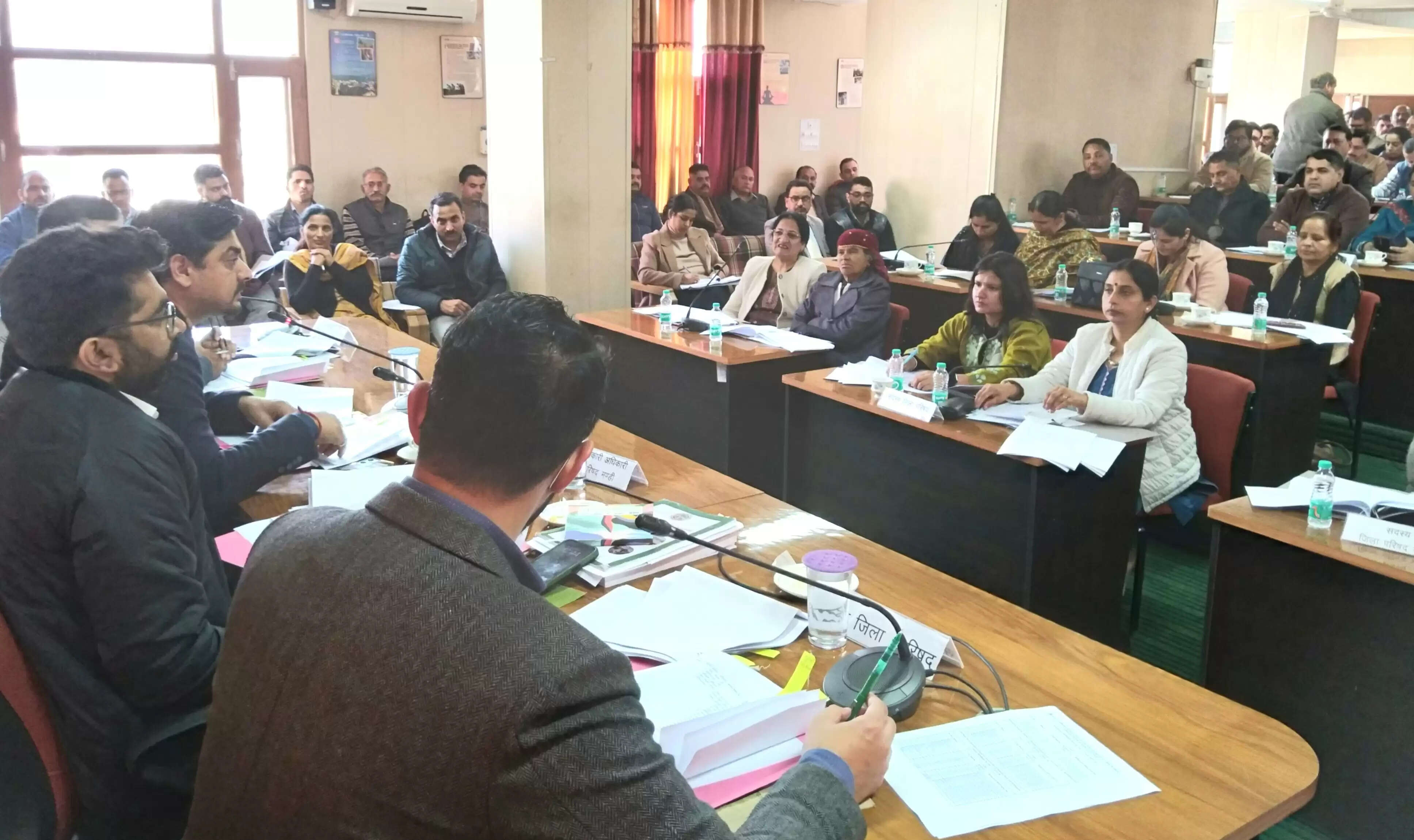 जिला परिषद की त्रैमासिक समीक्षा बैठक आयोजित, 382.50 करोड़ रुपए के विकास कार्यों को दी गई मंजूरी