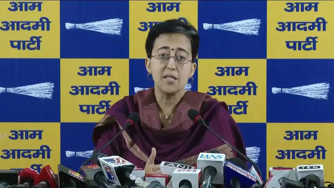 आतिशी ने किया किराड़ी में सामुदायिक भवन का शिलान्यास, बोलीं नहीं रुकेगा विकास