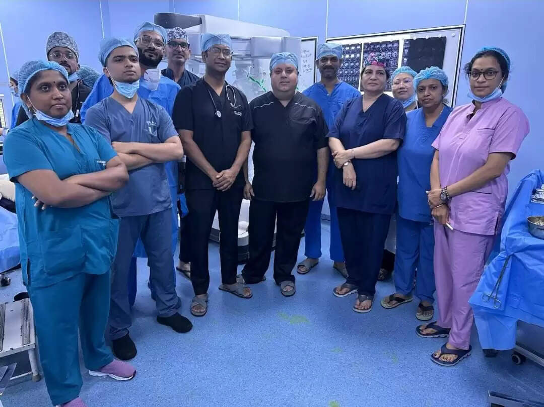 सफदरजंग अस्पताल ने रोबोटिक सर्जरी में हासिल की बड़ी उपलब्धि, महिला के शरीर से निकाला दुनिया का अबतक का सबसे बड़ा एड्रेनल ट्यूमर