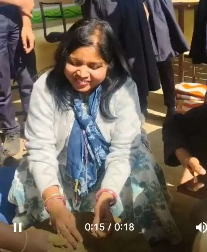 अनूपपुर: बैगलेस डे पर पारंपरिक मिट्टी कला से विद्यार्थियों को मिला व्यावहारिक ज्ञान एवं सांस्कृतिक अनुभव