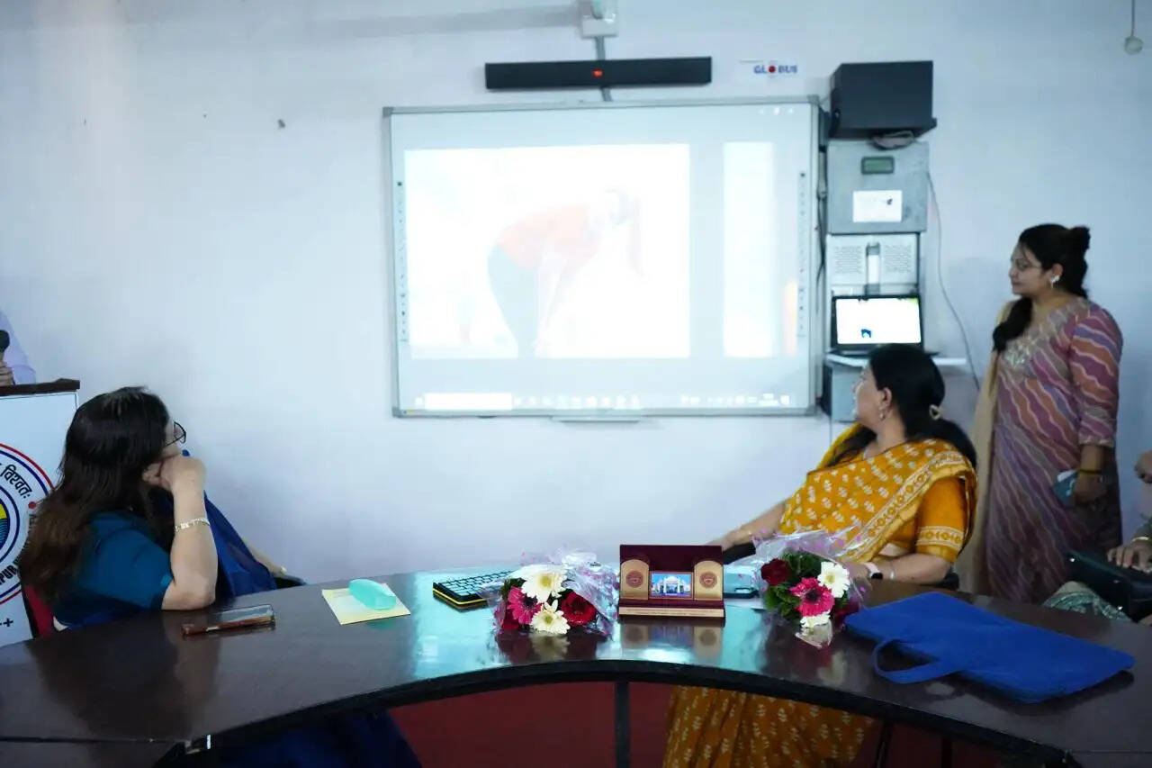 विवेकपूर्ण ढंग से धन का उपयोग करें महिलाएं : कुलपति