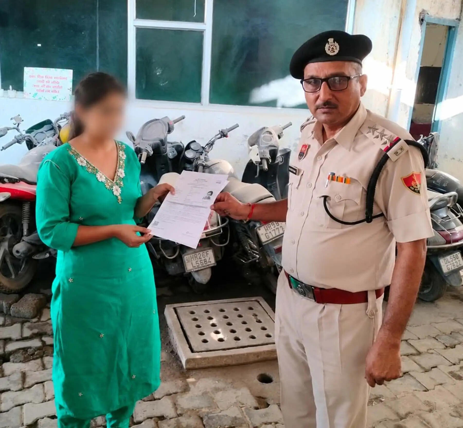 गुरुग्राम: सीडीएस परीक्षा में एडमिट कार्ड भूली अभ्यर्थी की पुलिस ने की मदद