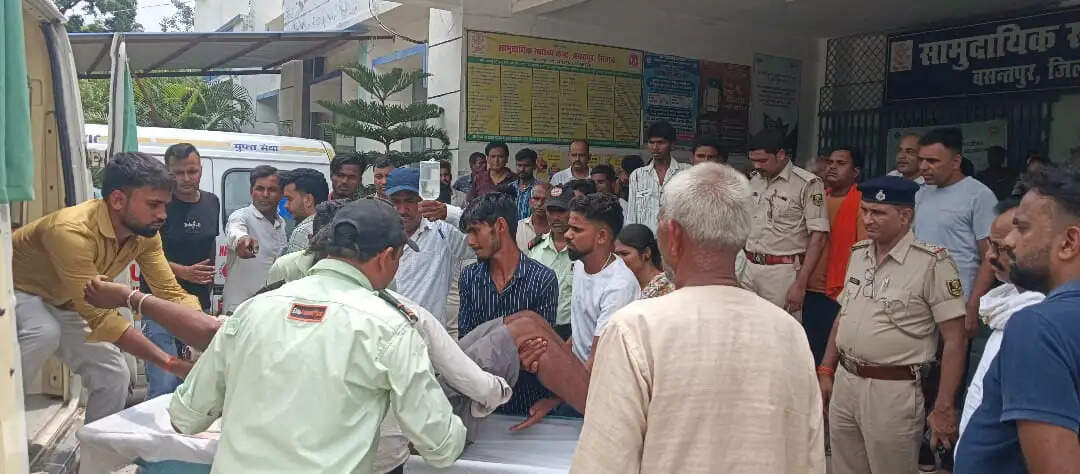 जमीनी विवाद में दो पक्षों के बीच खूनी संघर्ष, आठ लोग घायल