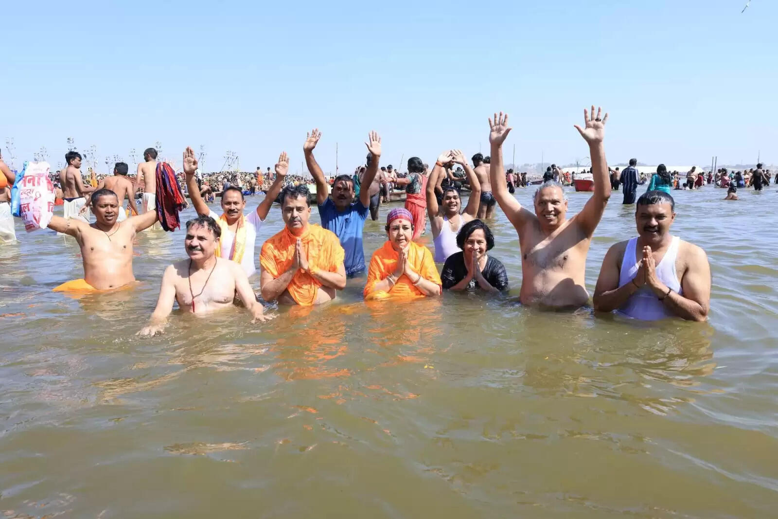 महाकुम्भ :&nbsp; त्रिपुरा के मुख्यमंत्री ने परिवार सहित संगम में किया पवित्र स्नान