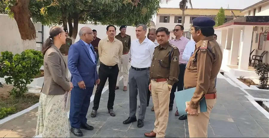 जिला न्यायाधीश, कलेक्टर और पुलिस अधीक्षक ने जेल की व्यवस्थाओं का लिया जायजा