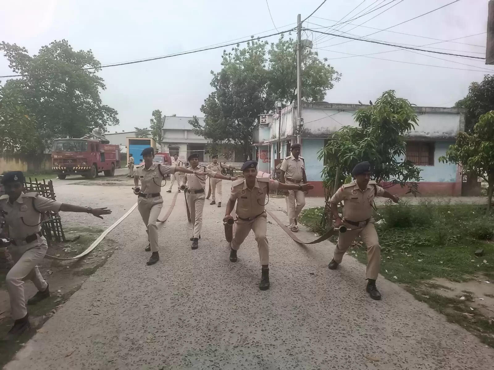 अग्निशमन विभाग ने ब्लॉक,आवासीय होटल और बिजली कार्यालय में किया मॉकड्रिल