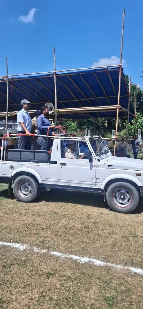 स्वतंत्रता दिवस समारोह की तैयारी जोरों पर, जिलाधिकारी की मौजूदगी में फुल ड्रेस रिहर्सल