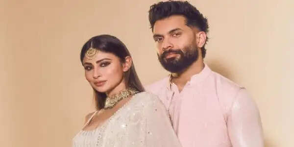 पति सूरज नांबियार से तलाक की खबरों पर बोलीं मौनी रॉय