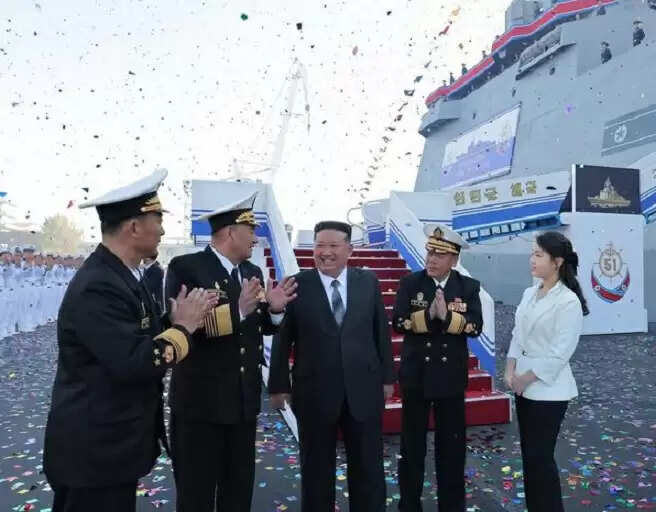 उत्तर कोरिया ने घातक हथियारों से लैस युद्धपोत का जलावतरण किया