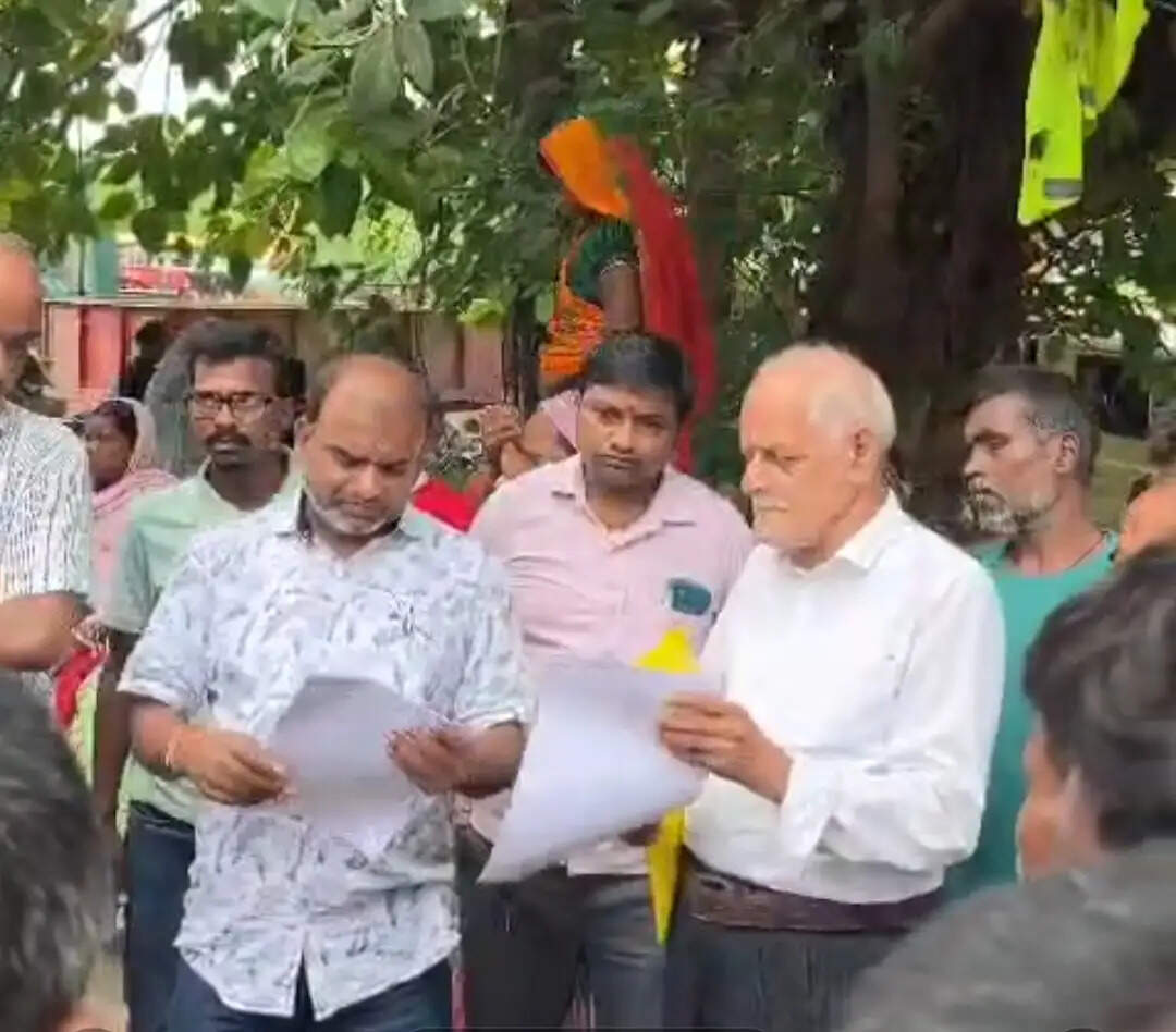 राज्यव्यापी अनिश्चितकालीन हड़ताल पर गए छपरा नगर निगम के कर्मी