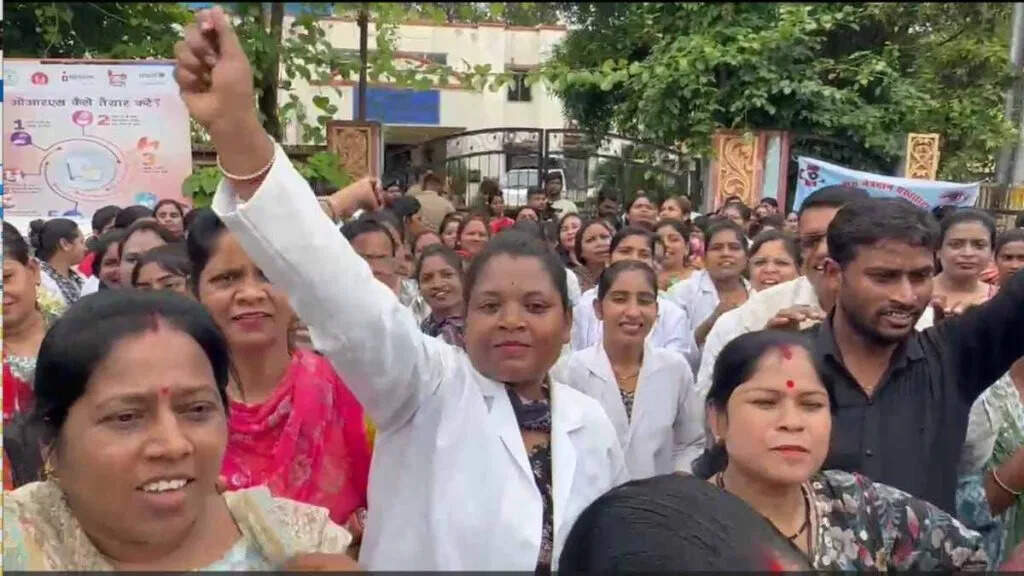 छत्तीसगढ़ में राष्ट्रीय स्वास्थ्य मिशन के 16500 कर्मचारियों ने दिया इस्तीफा