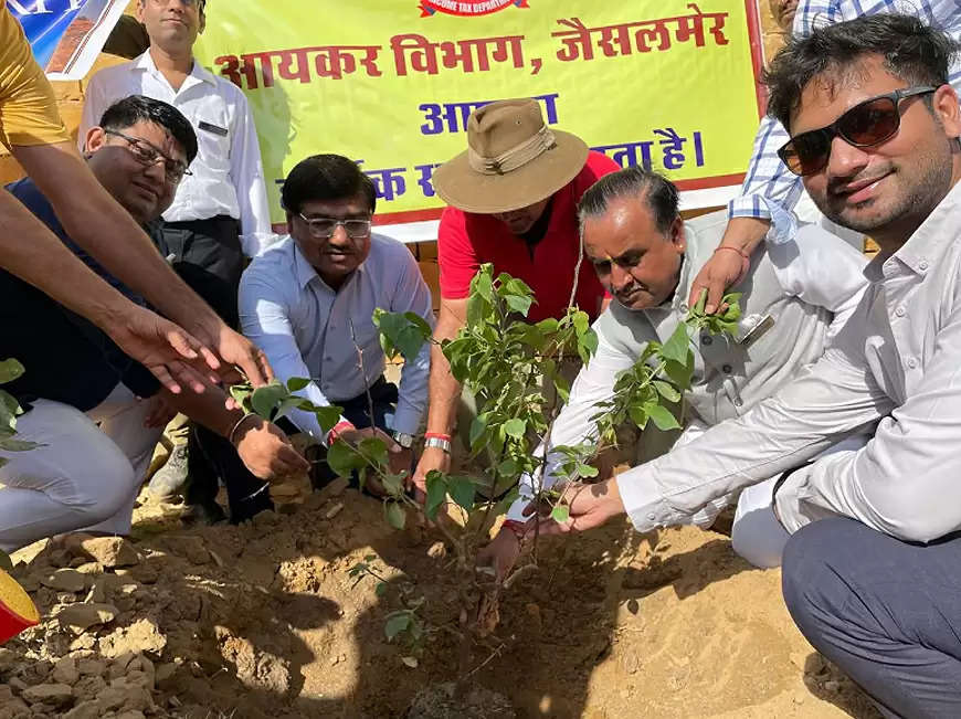 आयकर विभाग ने एक पेड़ मां के नाम अभियान के तहत किया सघन वृक्षारोपण