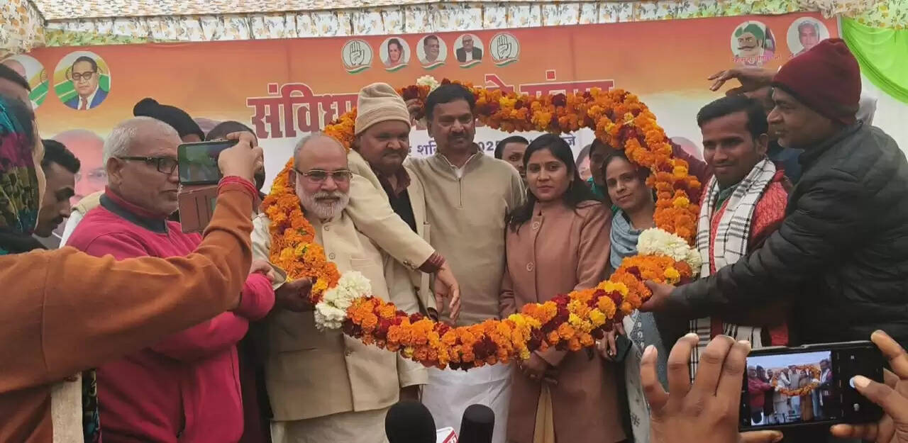 संविधान बचाओ संवाद में तीखे तेवर, वोट चोरी को बताया लोकतंत्र के लिए खतरा